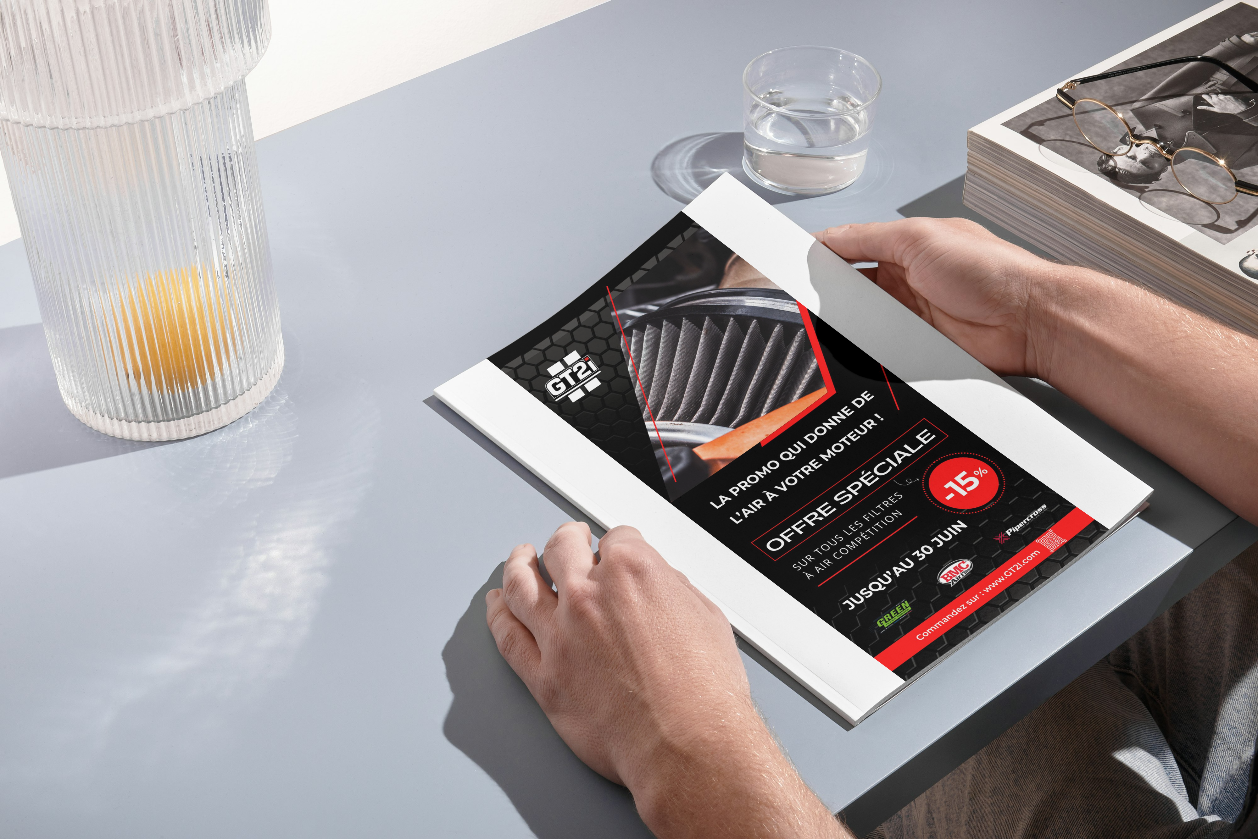 Encart promotionnel sur l'univers automobile, réalisé pour démontrer mes compétences en graphisme